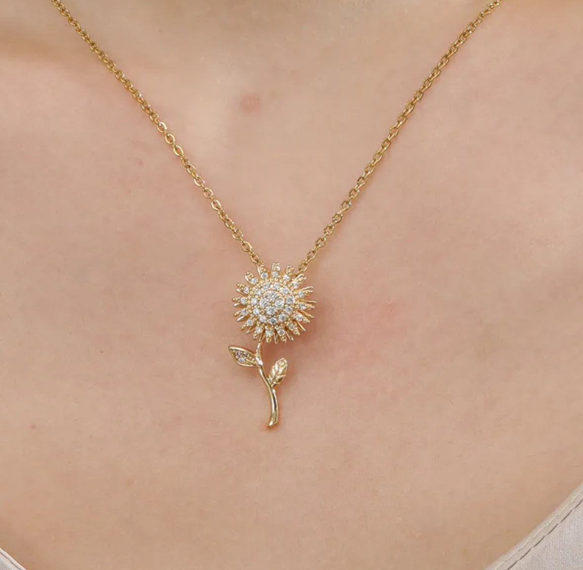 Rotating Flower Necklace - 18k Gold Plated